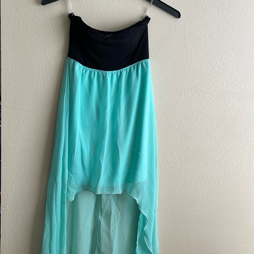 Padded, high-low strapless dress! 👗